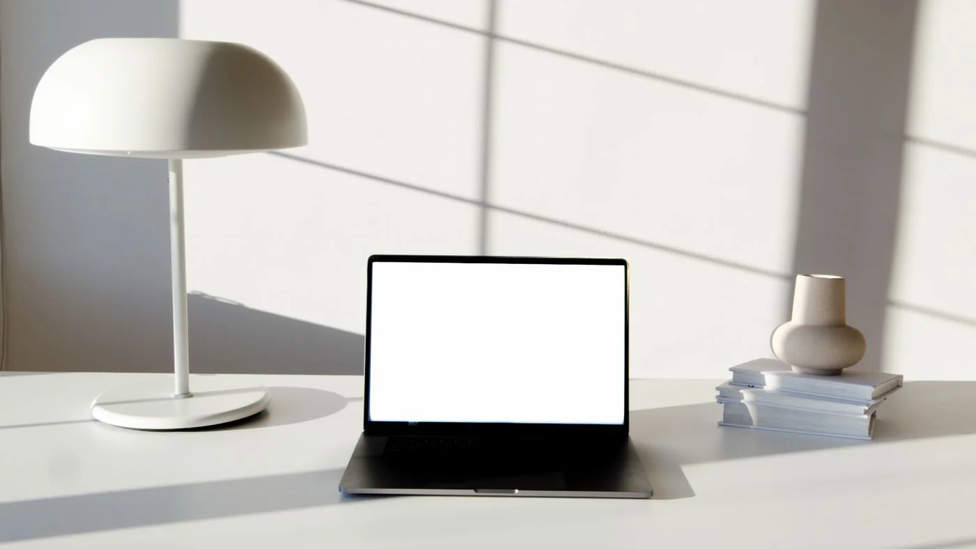 Task lighting — Focused light for reading, notes, and evening work.